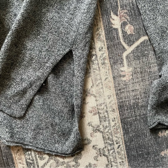 Aritzia Babaton Wool Linen Marled Gray VNeck Flowy Sweater Medium - Picture 4 of 5